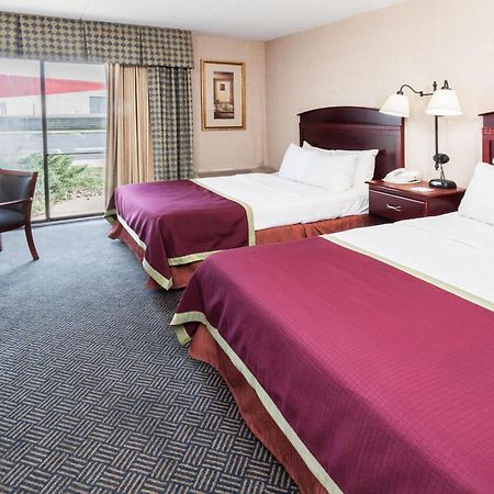 Baymont By Wyndham Michigan City Bagian luar foto