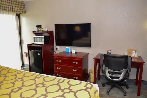 Baymont By Wyndham Michigan City Bagian luar foto