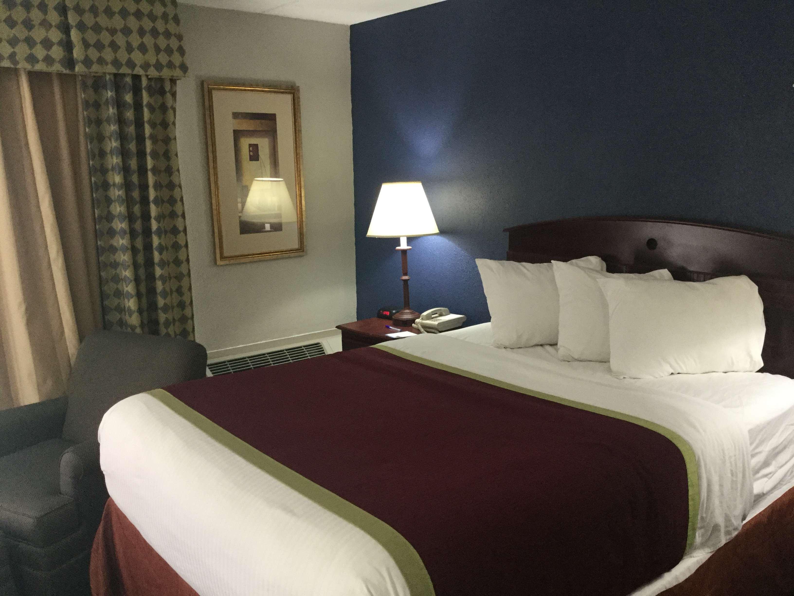 Baymont By Wyndham Michigan City Bagian luar foto