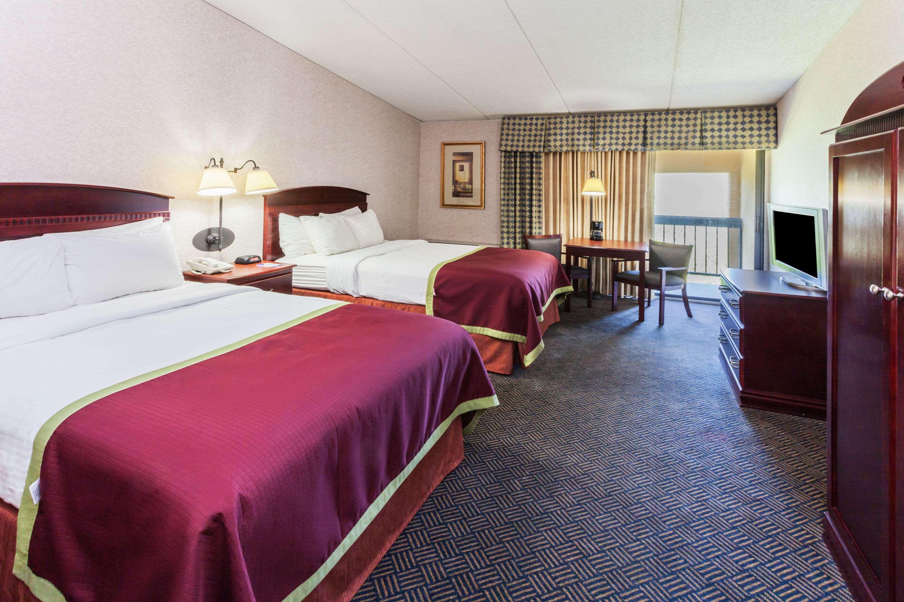 Baymont By Wyndham Michigan City Bagian luar foto