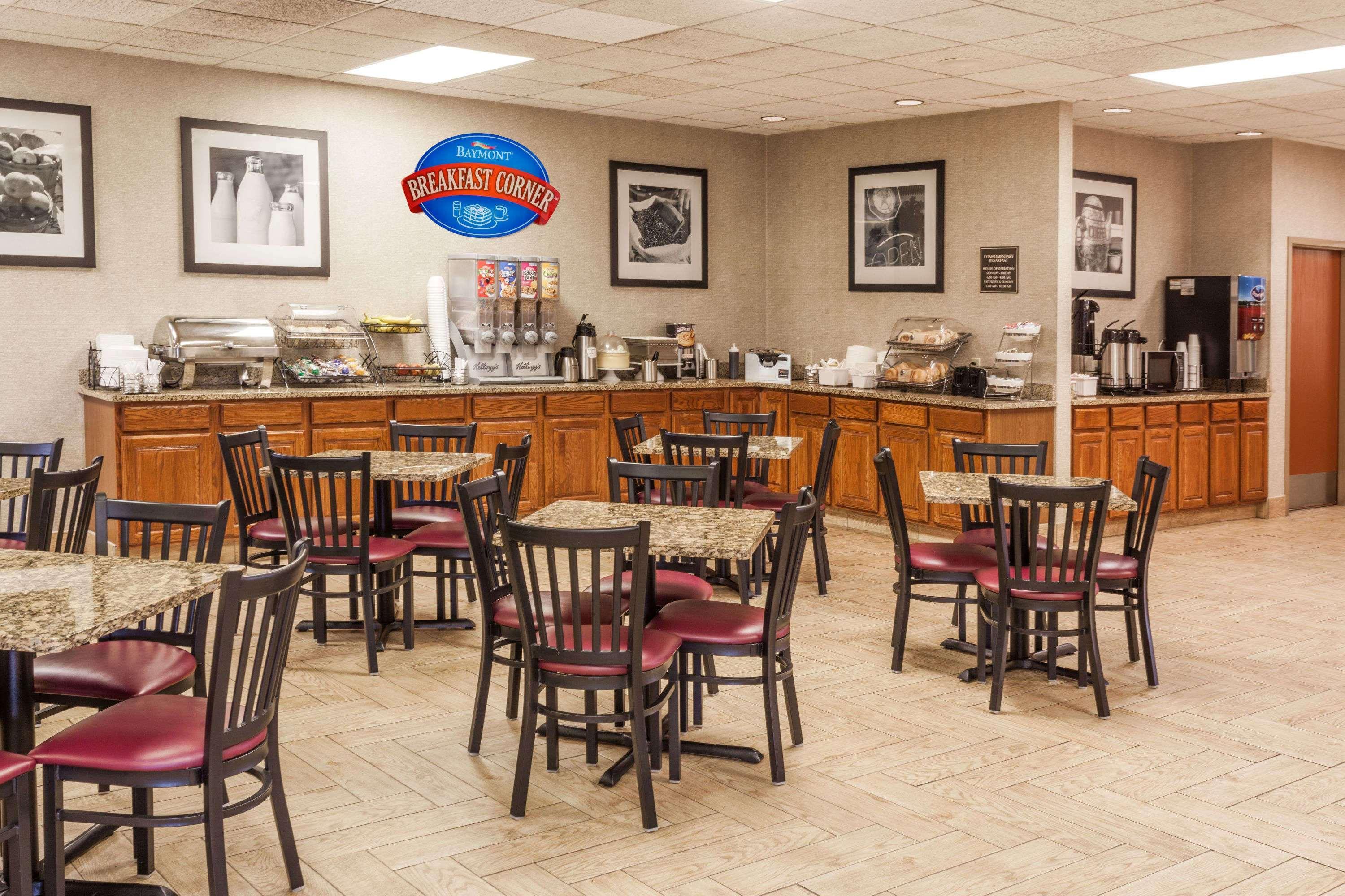 Baymont By Wyndham Michigan City Bagian luar foto