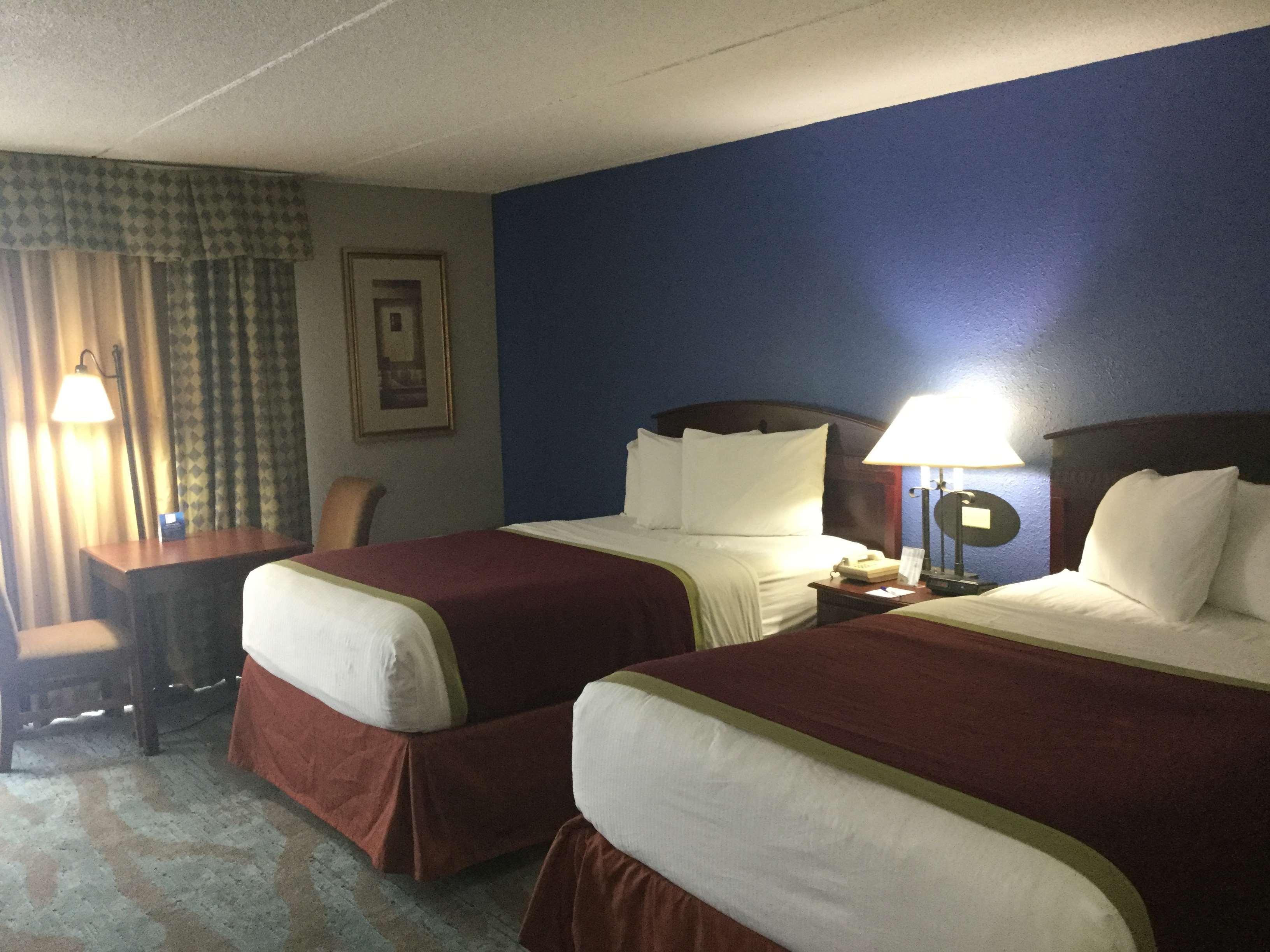 Baymont By Wyndham Michigan City Bagian luar foto